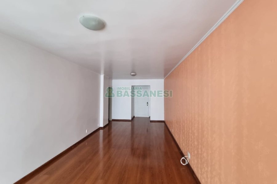 Apartamento com 143m², 3 dormitórios, 1 vaga, no bairro Centro em Caxias do Sul para Comprar