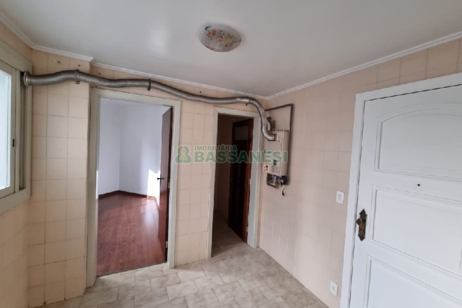 Apartamento com 143m², 3 dormitórios, 1 vaga, no bairro Centro em Caxias do Sul para Comprar