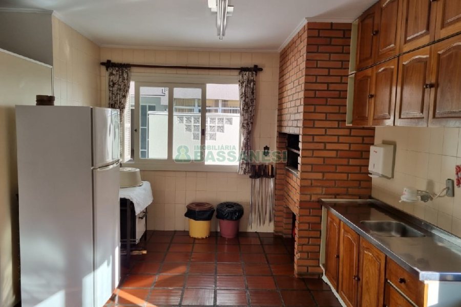Apartamento com 143m², 3 dormitórios, 1 vaga, no bairro Centro em Caxias do Sul para Comprar