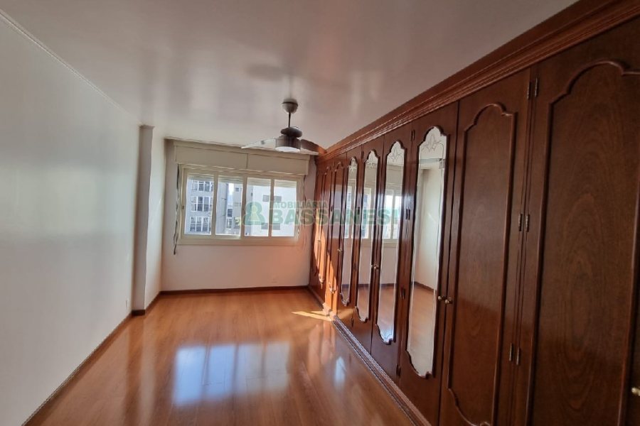 Apartamento com 143m², 3 dormitórios, 1 vaga, no bairro Centro em Caxias do Sul para Comprar