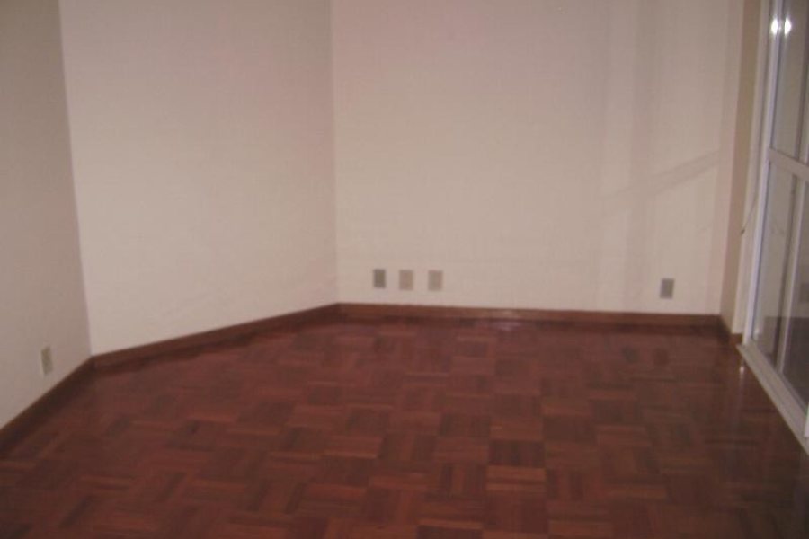 Apartamento com 82m², 2 dormitórios, 1 vaga, no bairro São Pelegrino em Caxias do Sul para Comprar