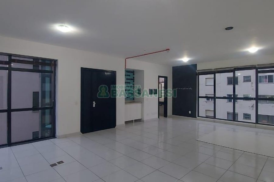 Sala com 54m², no bairro Centro em Caxias do Sul para Comprar