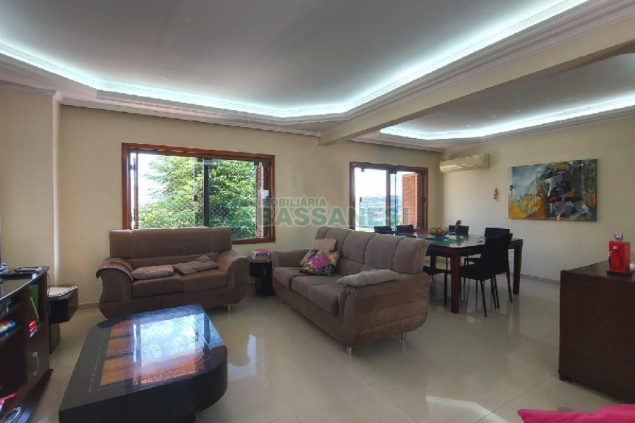 Casa Mobiliada com 318m², 4 dormitórios, 2 vagas, no bairro Sagrada Família em Caxias do Sul para Alugar