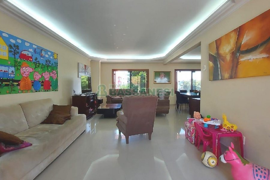 Casa Mobiliada com 318m², 4 dormitórios, 2 vagas, no bairro Sagrada Família em Caxias do Sul para Alugar