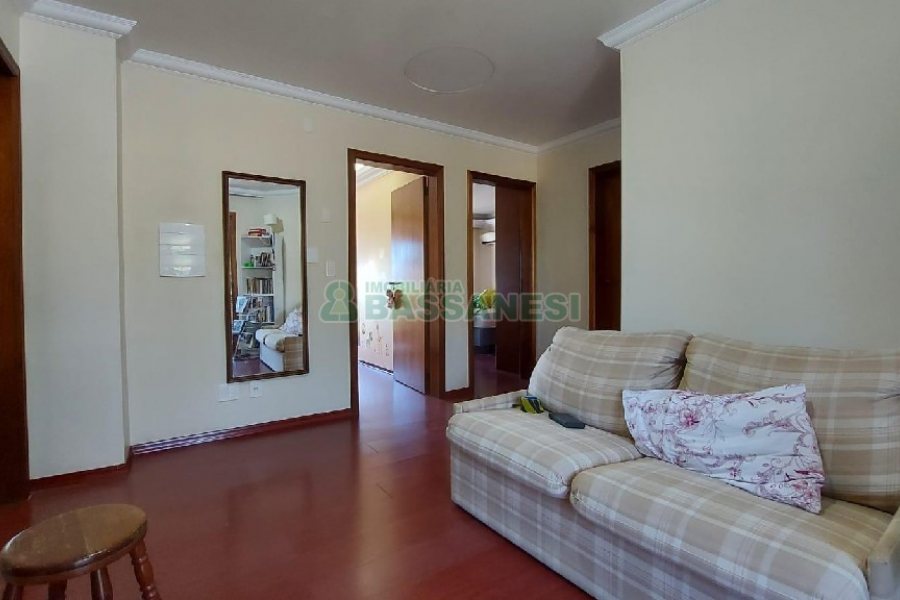 Casa Mobiliada com 318m², 4 dormitórios, 2 vagas, no bairro Sagrada Família em Caxias do Sul para Alugar