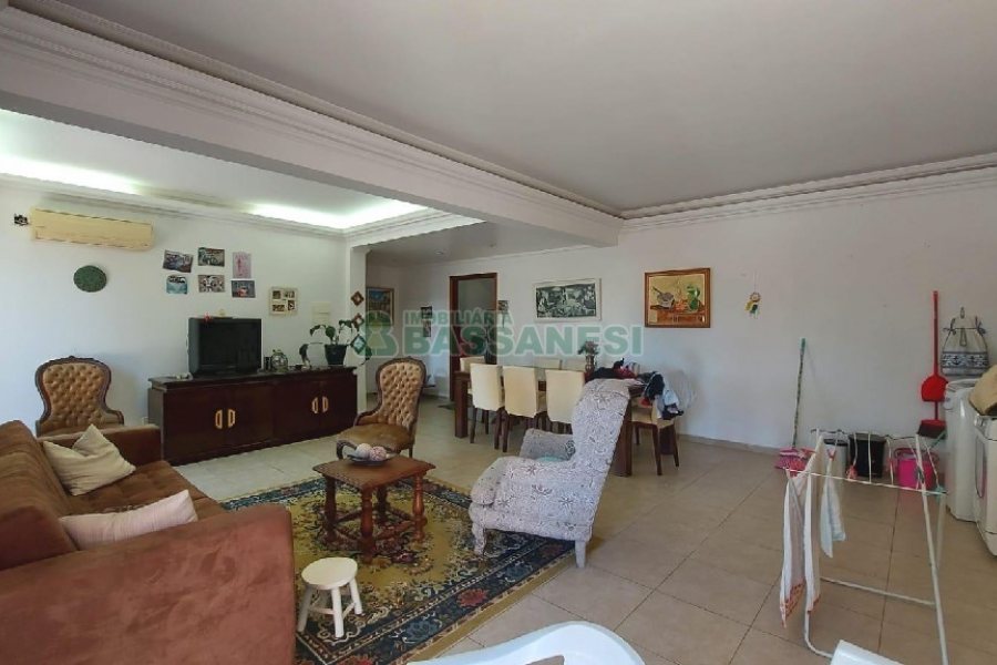 Casa Mobiliada com 318m², 4 dormitórios, 2 vagas, no bairro Sagrada Família em Caxias do Sul para Alugar