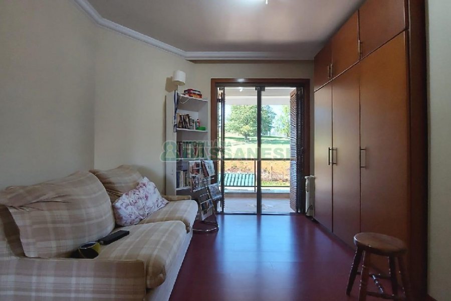 Casa Mobiliada com 318m², 4 dormitórios, 2 vagas, no bairro Sagrada Família em Caxias do Sul para Alugar