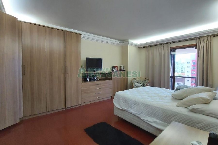 Casa Mobiliada com 318m², 4 dormitórios, 2 vagas, no bairro Sagrada Família em Caxias do Sul para Alugar