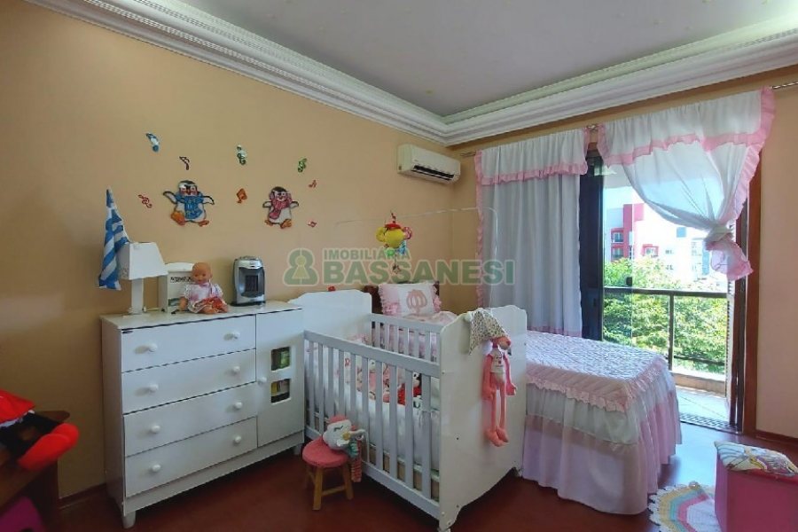 Casa Mobiliada com 318m², 4 dormitórios, 2 vagas, no bairro Sagrada Família em Caxias do Sul para Alugar