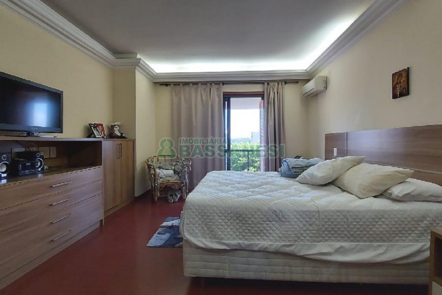 Casa Mobiliada com 318m², 4 dormitórios, 2 vagas, no bairro Sagrada Família em Caxias do Sul para Alugar