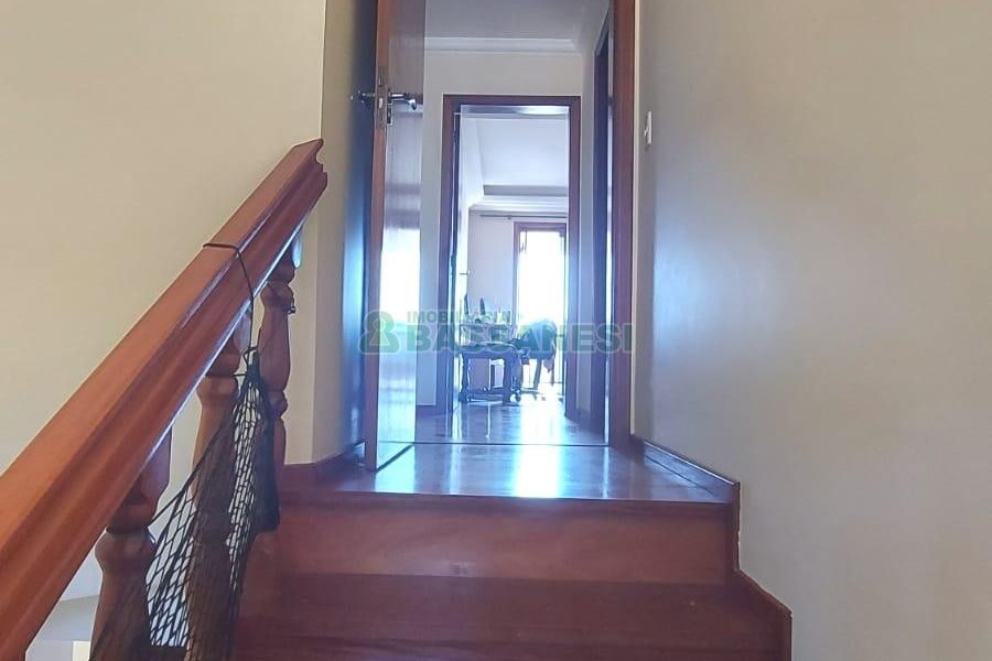 Casa Mobiliada com 318m², 4 dormitórios, 2 vagas, no bairro Sagrada Família em Caxias do Sul para Alugar