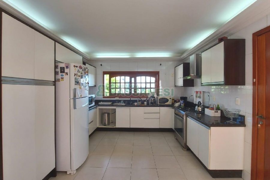 Casa Mobiliada com 318m², 4 dormitórios, 2 vagas, no bairro Sagrada Família em Caxias do Sul para Alugar
