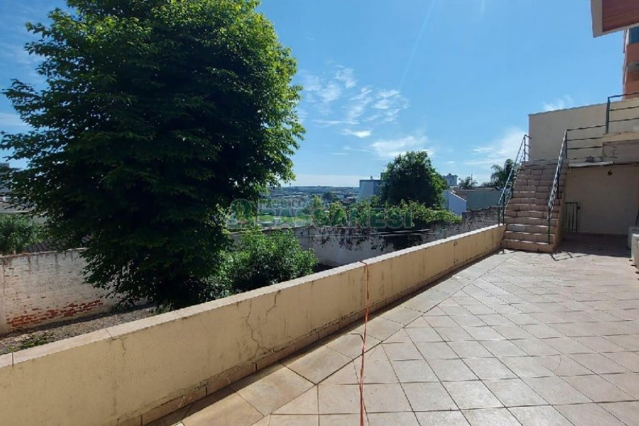 Casa Mobiliada com 318m², 4 dormitórios, 2 vagas, no bairro Sagrada Família em Caxias do Sul para Alugar