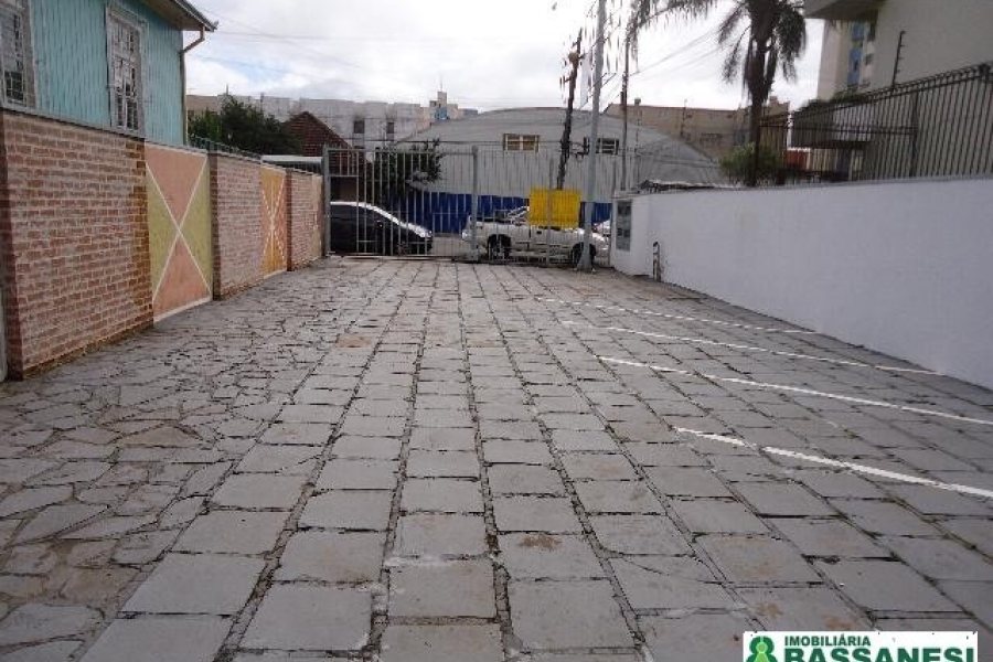 Loja com 320m², no bairro São Pelegrino em Caxias do Sul para Alugar