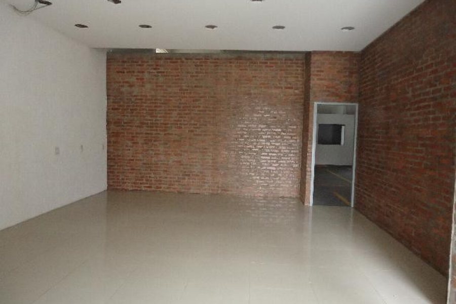 Loja com 320m², no bairro São Pelegrino em Caxias do Sul para Alugar