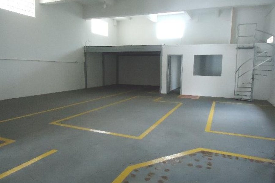 Loja com 320m², no bairro São Pelegrino em Caxias do Sul para Alugar