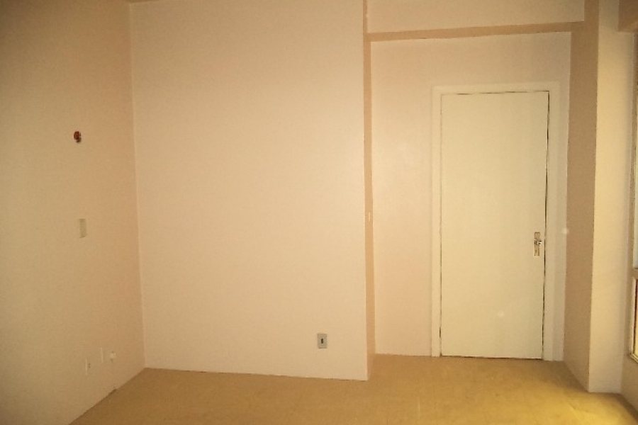 Sala com 21m², no bairro Centro em Caxias do Sul para Alugar