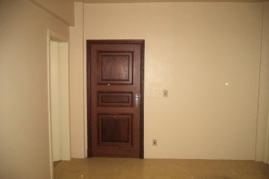Sala com 21m², no bairro Centro em Caxias do Sul para Alugar