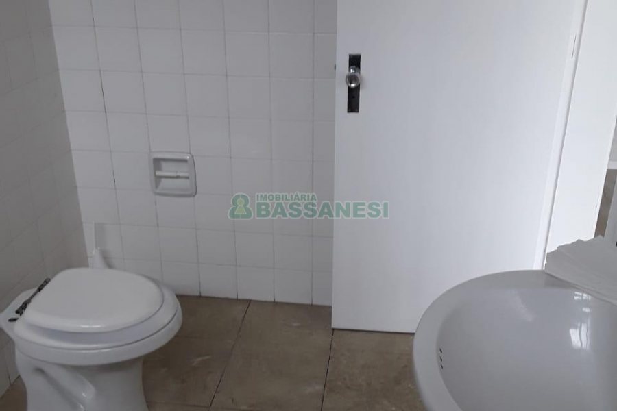 Sala com 21m², no bairro Centro em Caxias do Sul para Alugar