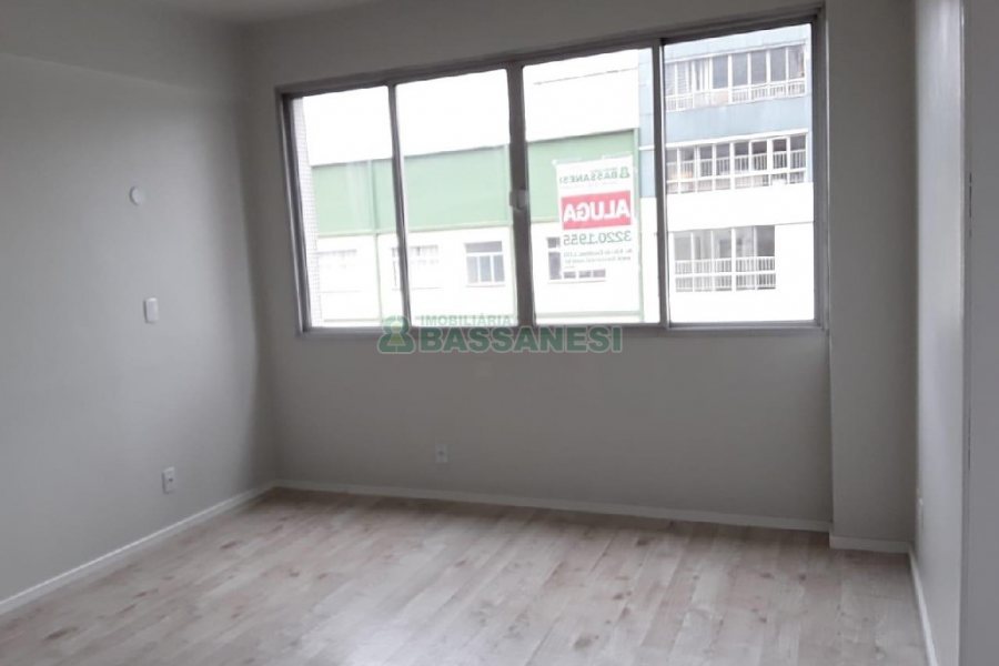 Sala com 21m², no bairro Centro em Caxias do Sul para Alugar
