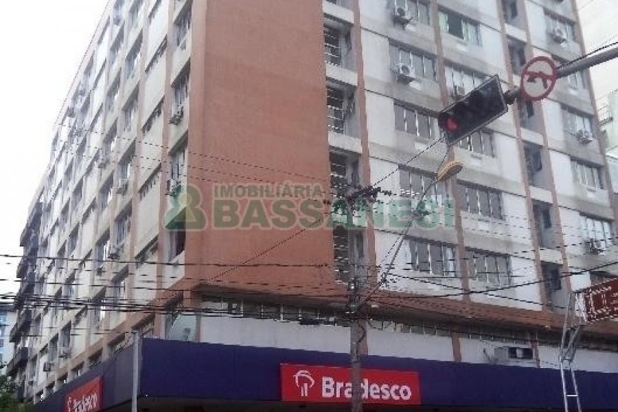 Sala com 21m², no bairro Centro em Caxias do Sul para Alugar