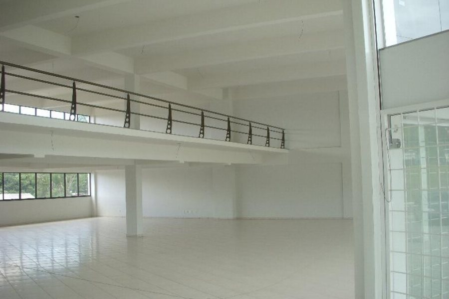 Loja com 1200m², no bairro Cinqüentenário em Caxias do Sul para Alugar