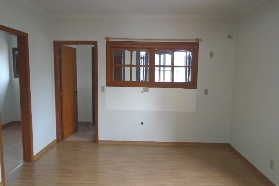 Apartamento com 130m², 3 dormitórios, 1 vaga, no bairro Madureira em Caxias do Sul para Alugar