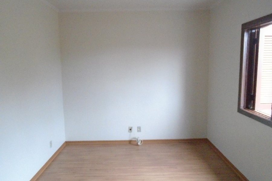 Apartamento com 130m², 3 dormitórios, 1 vaga, no bairro Madureira em Caxias do Sul para Alugar
