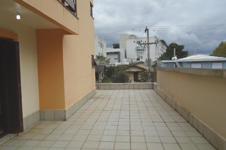 Apartamento com 130m², 3 dormitórios, 1 vaga, no bairro Madureira em Caxias do Sul para Alugar