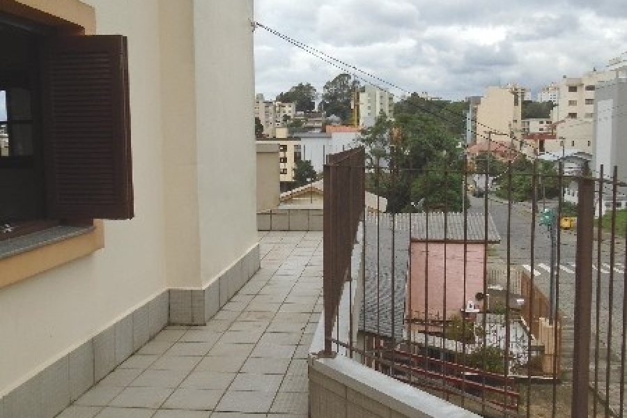 Apartamento com 130m², 3 dormitórios, 1 vaga, no bairro Madureira em Caxias do Sul para Alugar