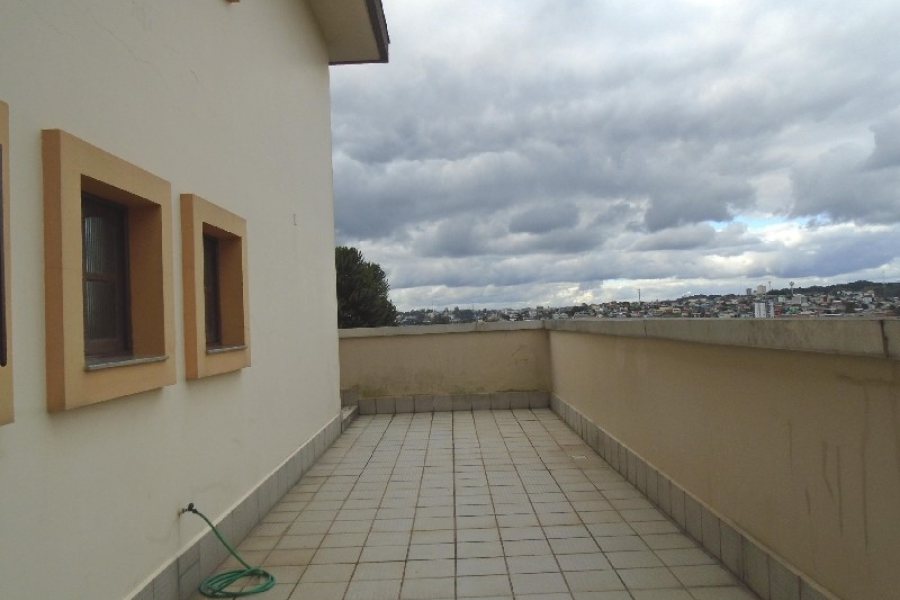 Apartamento com 130m², 3 dormitórios, 1 vaga, no bairro Madureira em Caxias do Sul para Alugar