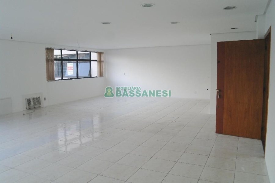 Sala com 100m², 2 vagas, no bairro Centro em Caxias do Sul para Comprar