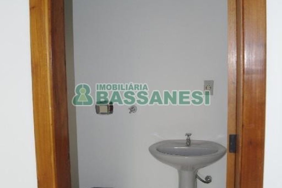 Sala com 100m², 2 vagas, no bairro Centro em Caxias do Sul para Comprar