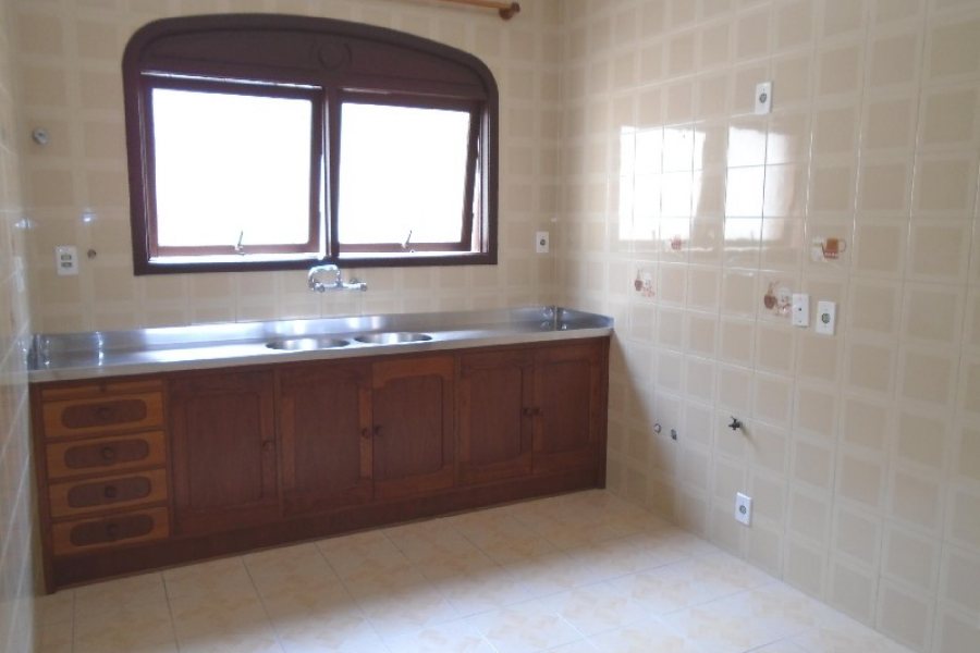 Apartamento com 140m², 3 dormitórios, 1 vaga, no bairro Centro em Caxias do Sul para Alugar