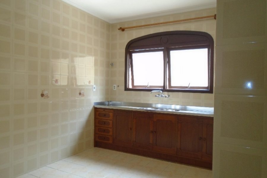 Apartamento com 140m², 3 dormitórios, 1 vaga, no bairro Centro em Caxias do Sul para Alugar