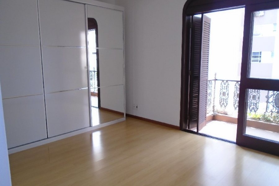Apartamento com 140m², 3 dormitórios, 1 vaga, no bairro Centro em Caxias do Sul para Alugar