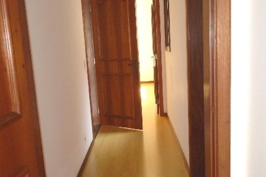 Apartamento com 140m², 3 dormitórios, 1 vaga, no bairro Centro em Caxias do Sul para Alugar