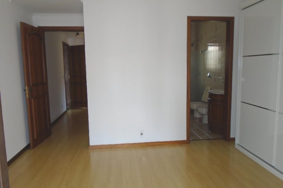 Apartamento com 140m², 3 dormitórios, 1 vaga, no bairro Centro em Caxias do Sul para Alugar