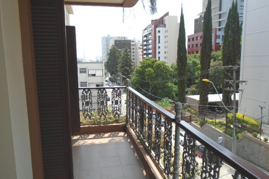 Apartamento com 140m², 3 dormitórios, 1 vaga, no bairro Centro em Caxias do Sul para Alugar