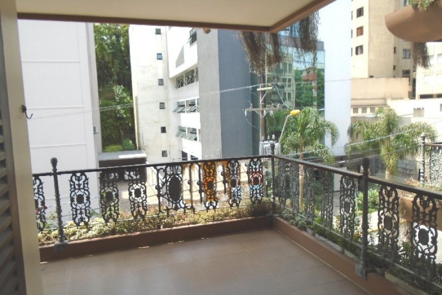 Apartamento com 140m², 3 dormitórios, 1 vaga, no bairro Centro em Caxias do Sul para Alugar