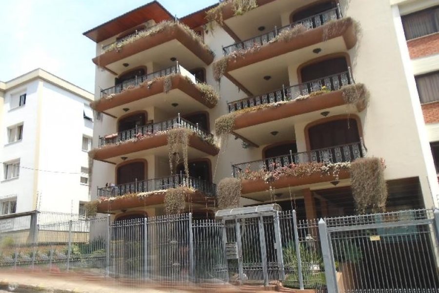 Apartamento com 140m², 3 dormitórios, 1 vaga, no bairro Centro em Caxias do Sul para Alugar