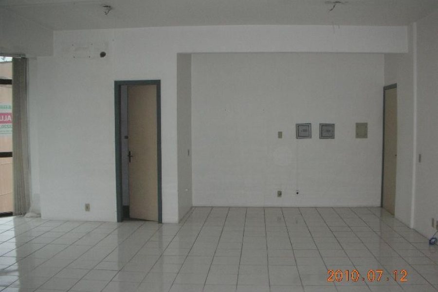 Sala com 61m², no bairro Centro em Caxias do Sul para Comprar