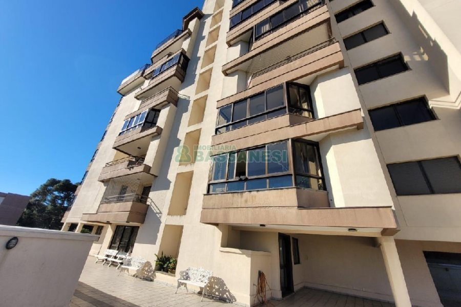 Apartamento com 190m², 3 dormitórios, 2 vagas, no bairro Rio Branco em Caxias do Sul para Comprar