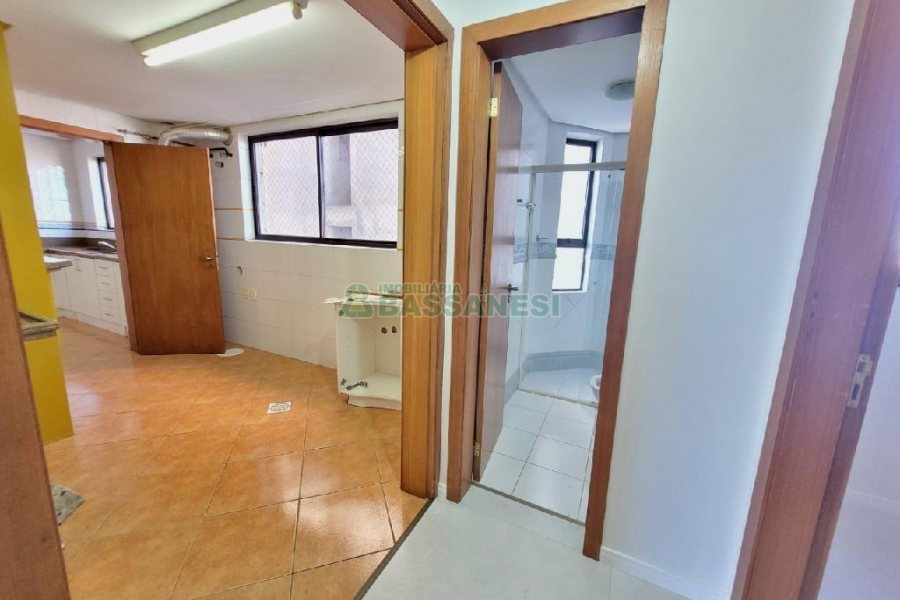 Apartamento com 190m², 3 dormitórios, 2 vagas, no bairro Rio Branco em Caxias do Sul para Comprar