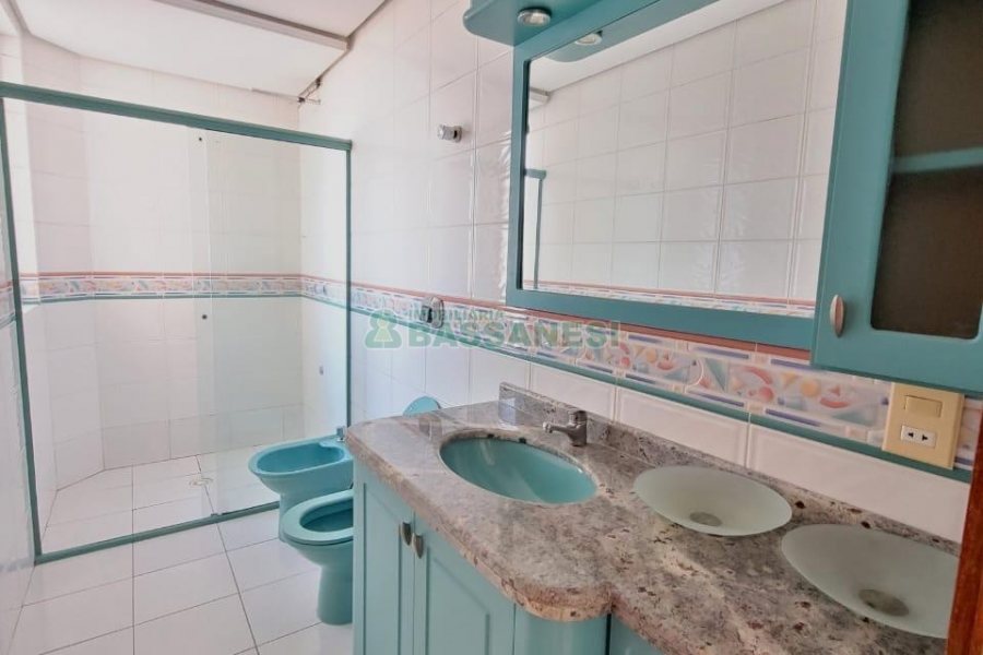 Apartamento com 190m², 3 dormitórios, 2 vagas, no bairro Rio Branco em Caxias do Sul para Comprar