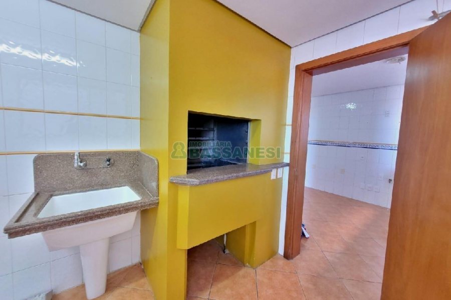 Apartamento com 190m², 3 dormitórios, 2 vagas, no bairro Rio Branco em Caxias do Sul para Comprar