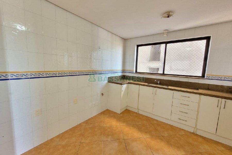 Apartamento com 190m², 3 dormitórios, 2 vagas, no bairro Rio Branco em Caxias do Sul para Comprar