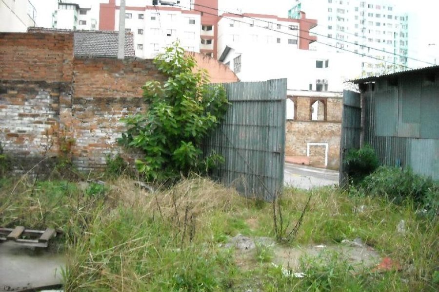 Terreno com 350m², no bairro Centro em Caxias do Sul para Comprar