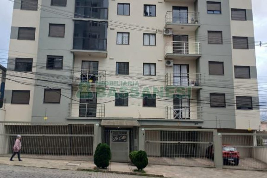 Apto Mobiliado com 60m², 2 dormitórios, 1 vaga, no bairro Sagrada Família em Caxias do Sul para Comprar