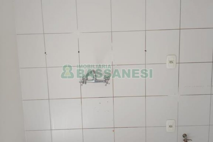 Apto Mobiliado com 60m², 2 dormitórios, 1 vaga, no bairro Sagrada Família em Caxias do Sul para Comprar